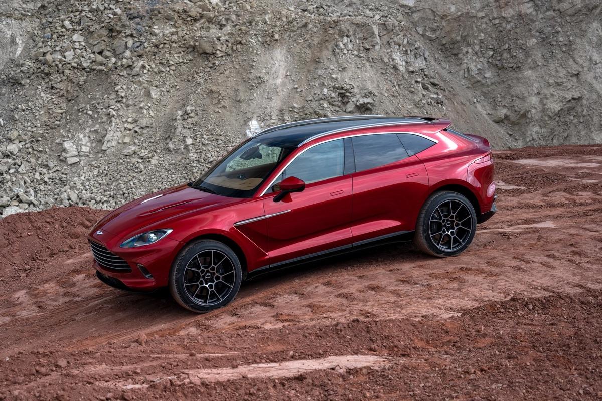 aston-martin-dbx-2019