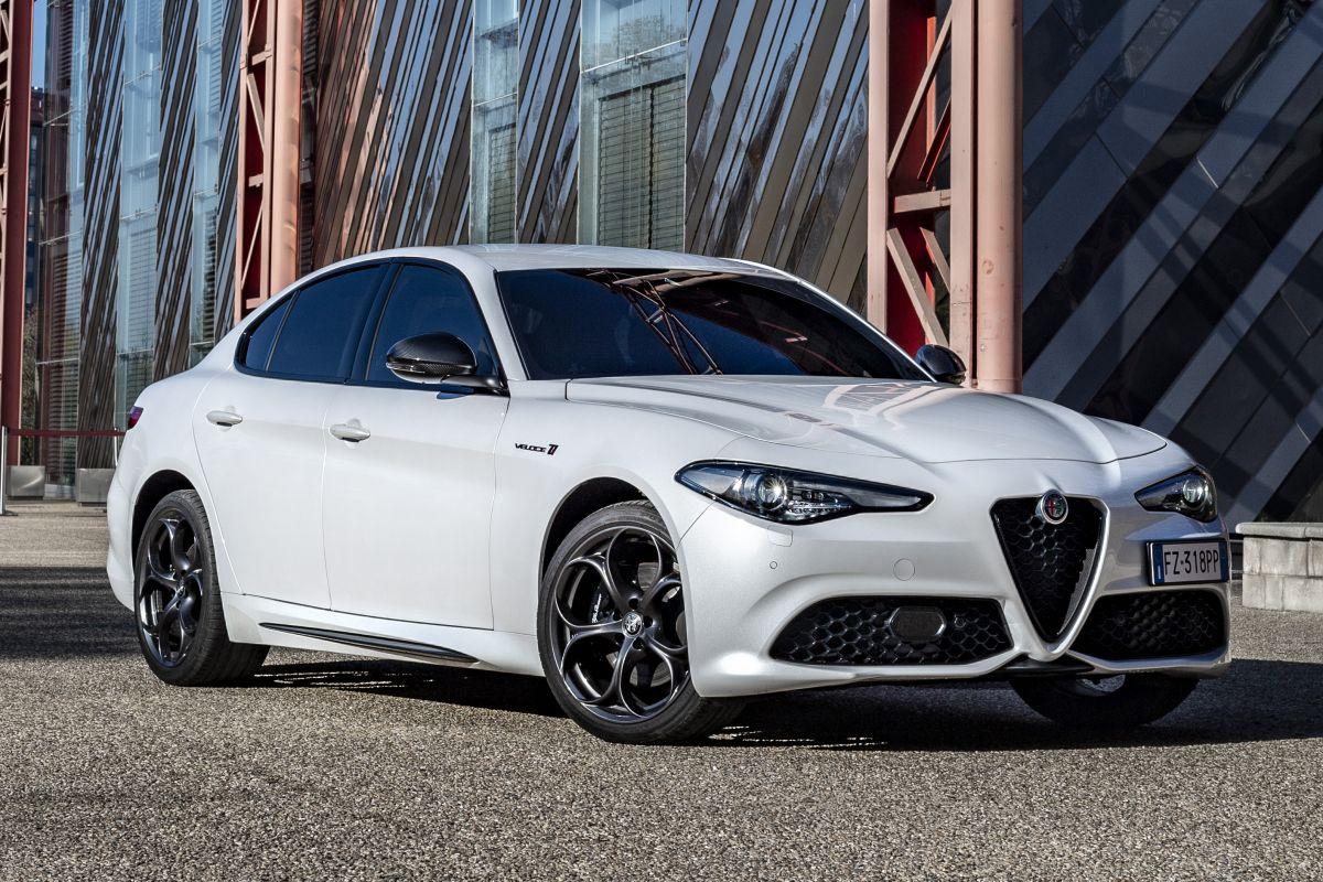 Alfa Romeo Stelvio Veloce Ti & Giulia Veloce Ti (2020)