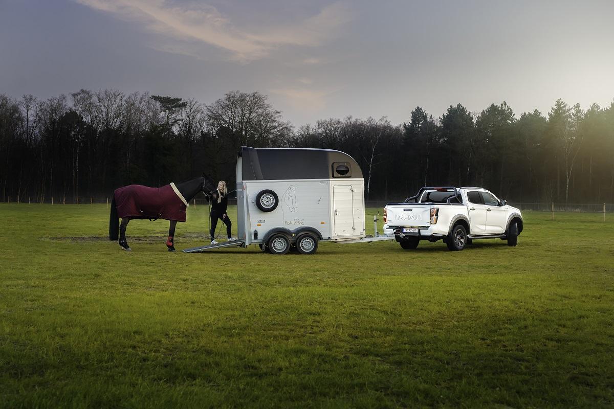 Isuzu D-Max horseriding (2021)