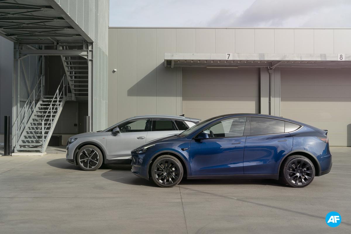 Tesla Model Y 2022 vs. Audi Q4 e-tron 2022 (rijtest)