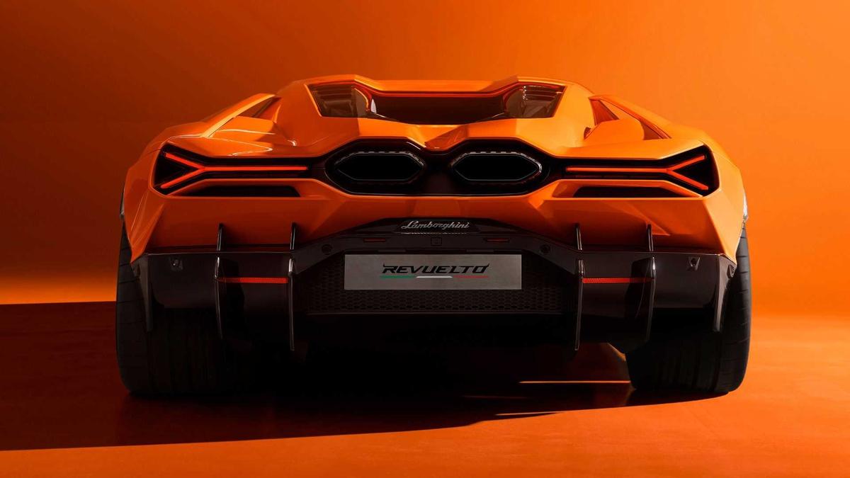 Lamborghini Revuelto info 2023