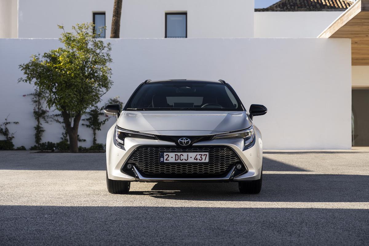 Toyota Corolla hybrid facelift review test belgie 2023