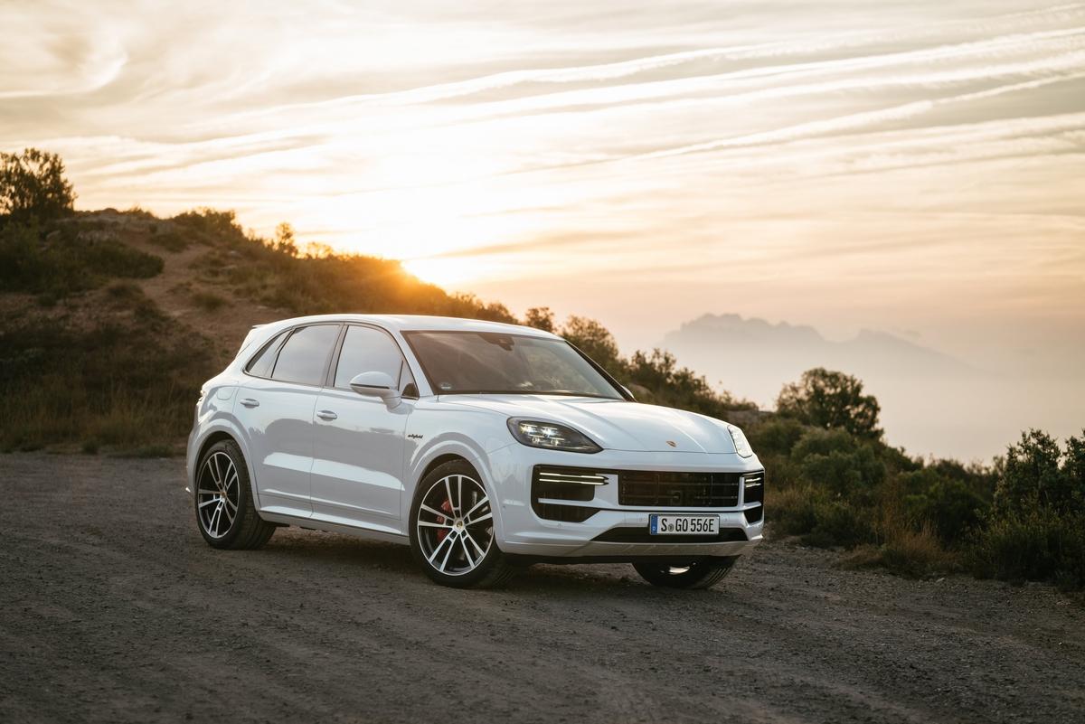 Porsche Cayenne ev info