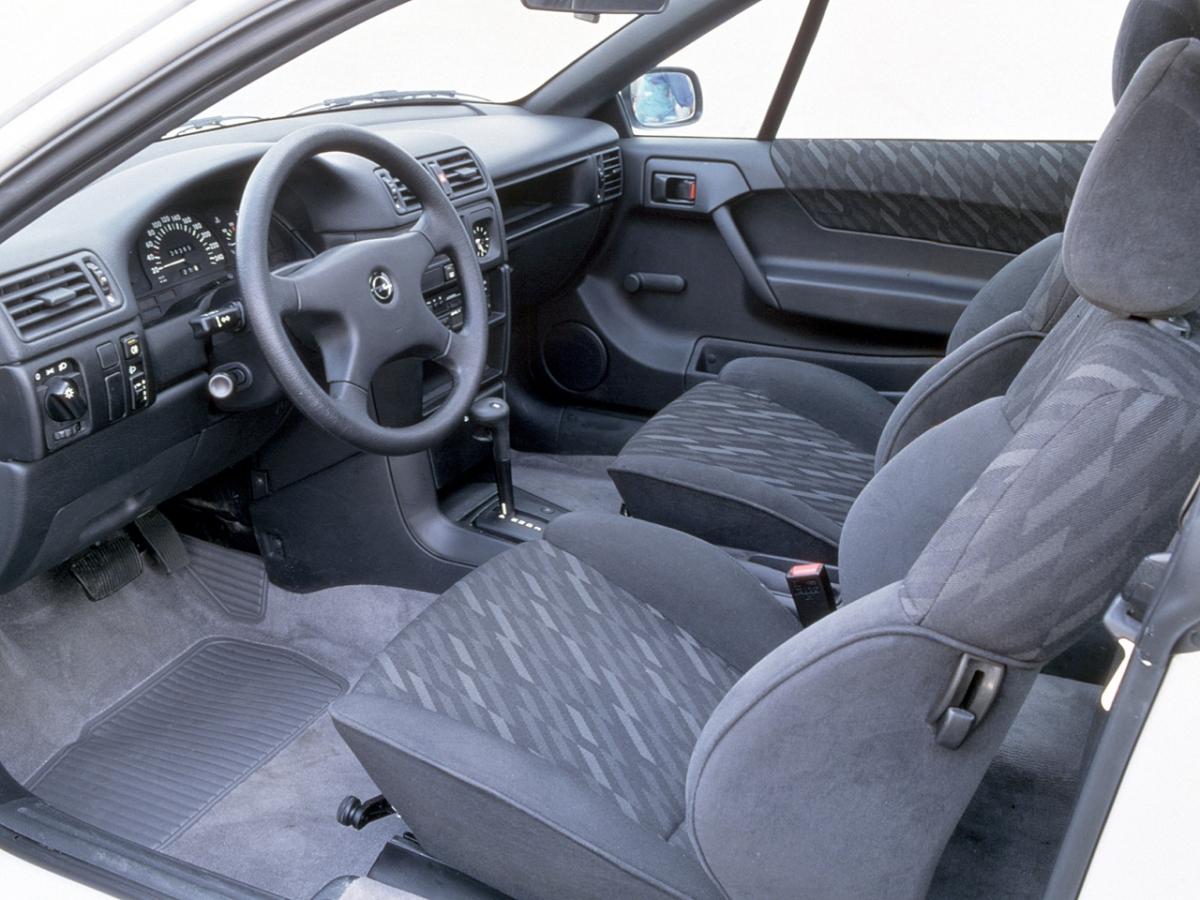 opel_calibra_25_years_interior