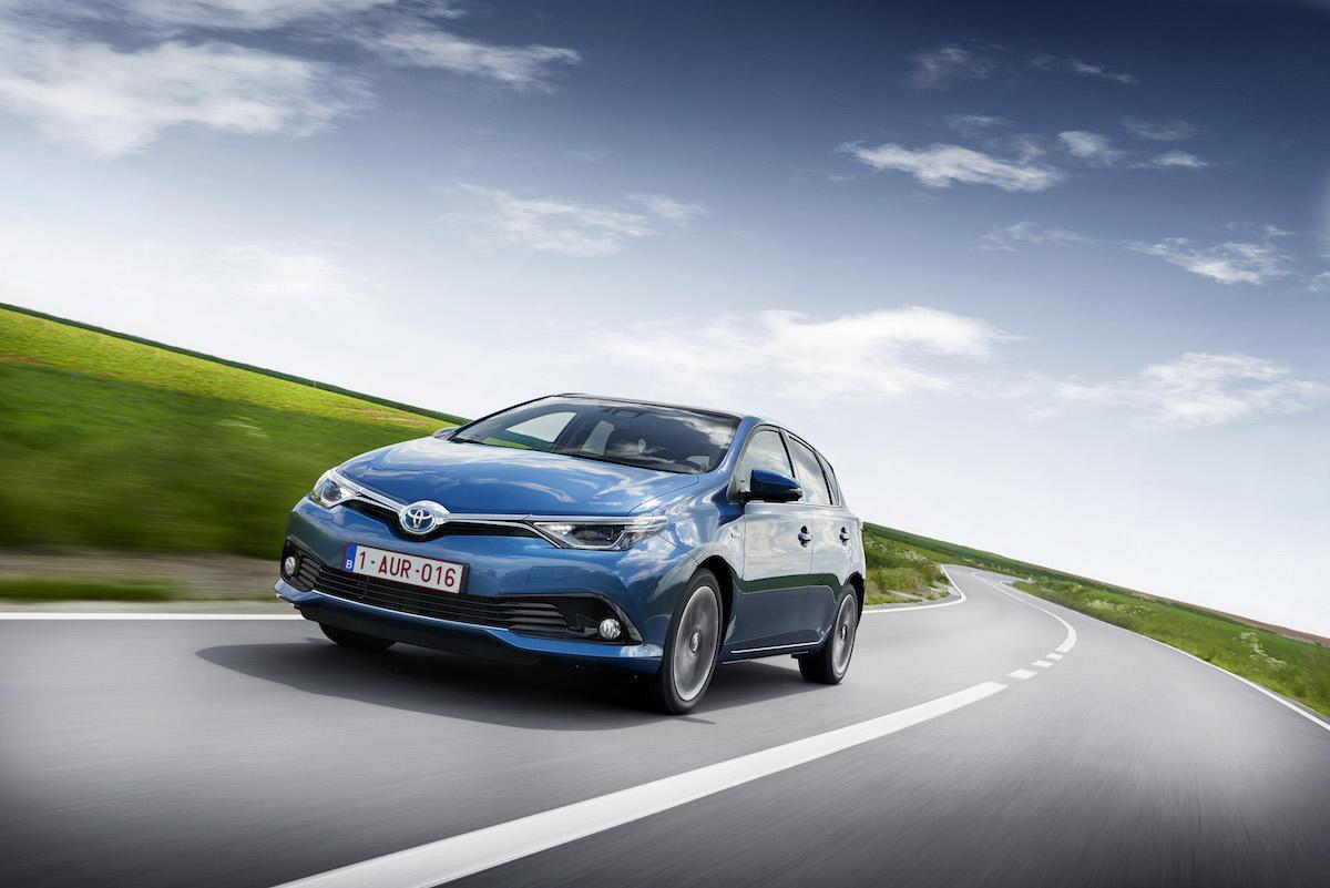 Rijtest-Toyota-Auris-Hybrid-2015_01