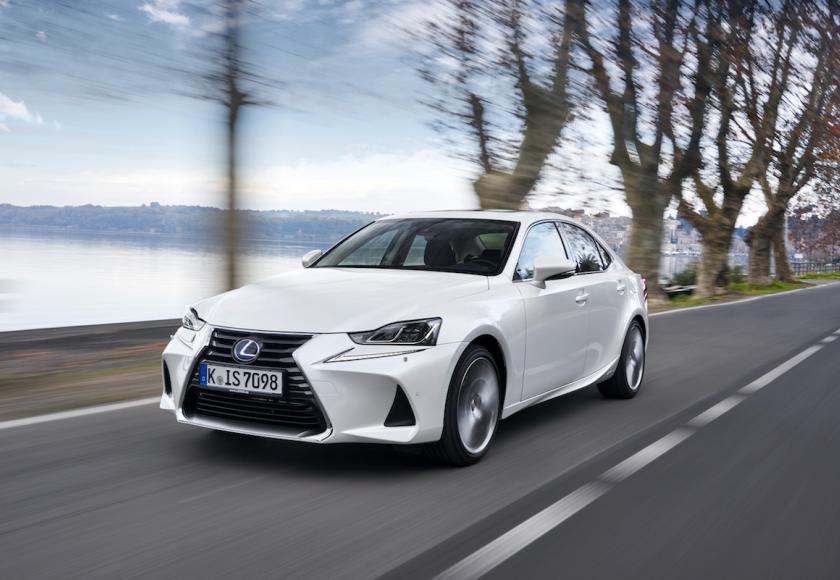 2017-lexus-is-300h-dynamic-14-2