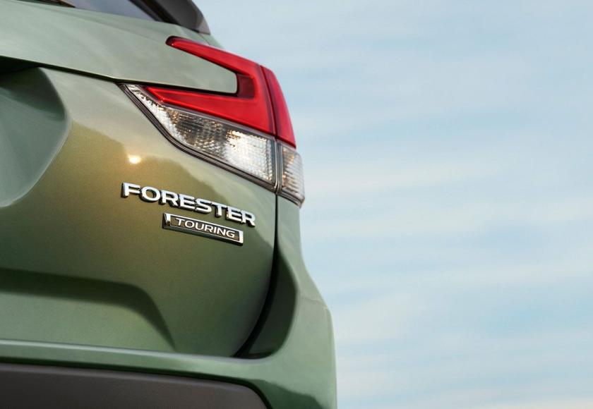 subaru-forester-2018-rearlight-teaser