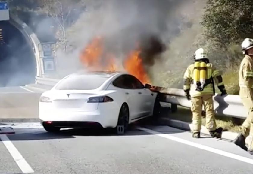 2018_tesla_on_fire