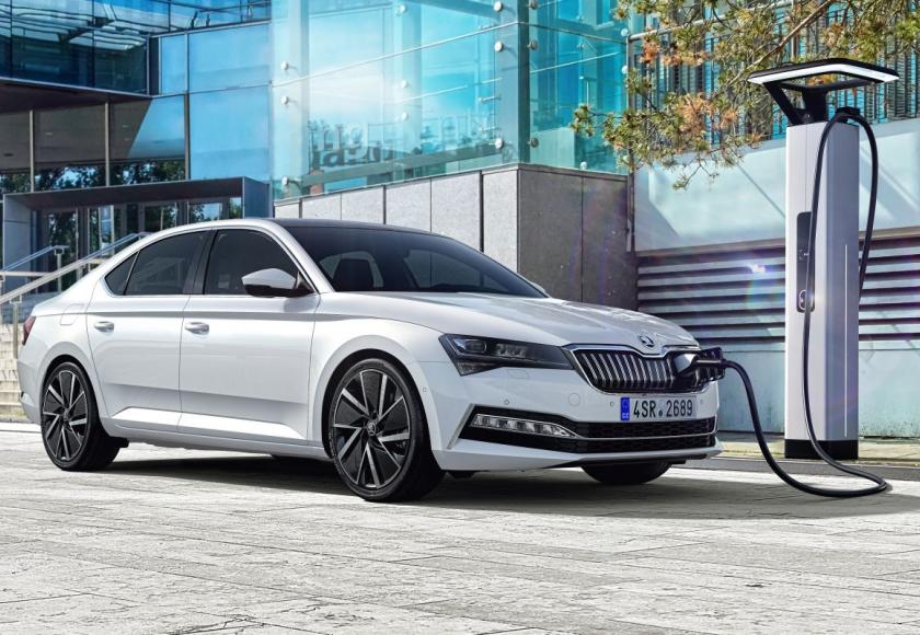 skoda-superb-facelift-plugin-hybrid_1