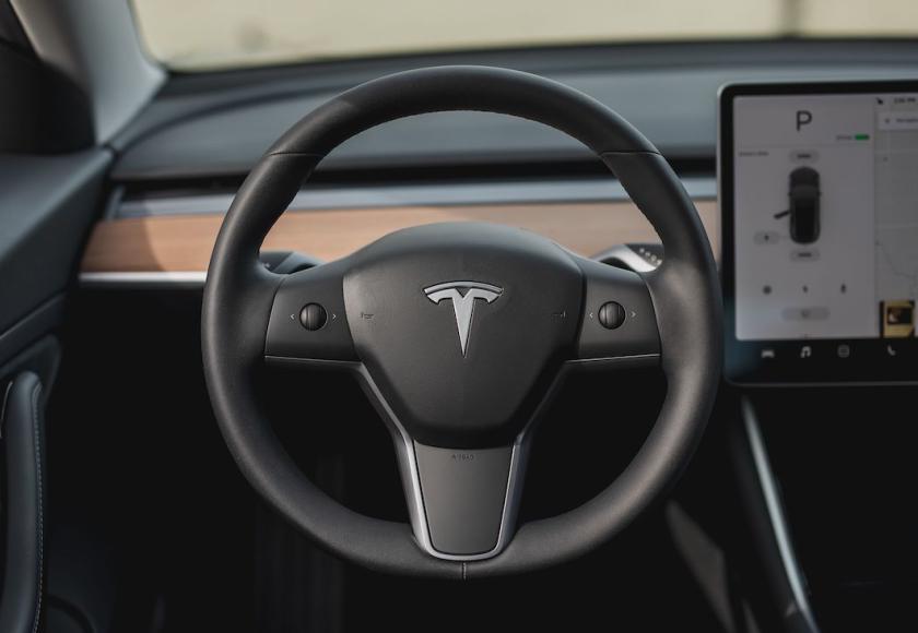 Tesla dashboard ruitenwissers juridisch wettelijk touchscreen