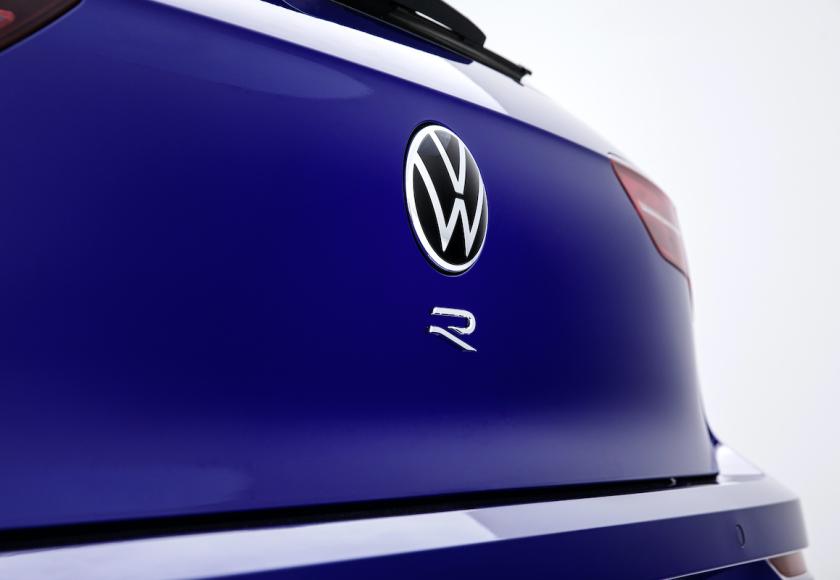 Volkswagen Golf R teaser november 2020