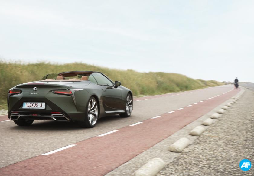 Lexus LC 500 Cabrio rijtest 2021