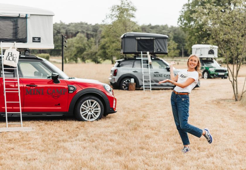 kamperen met een mini auto daktent