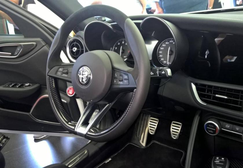 alfa-romeo-giulia-qv-interior-2