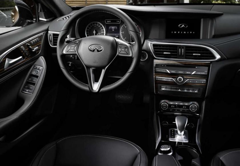 infinti-q30-interieur_01